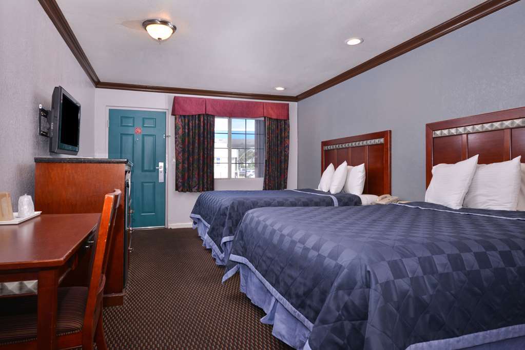 Americas Best Value Inn Corona Room photo