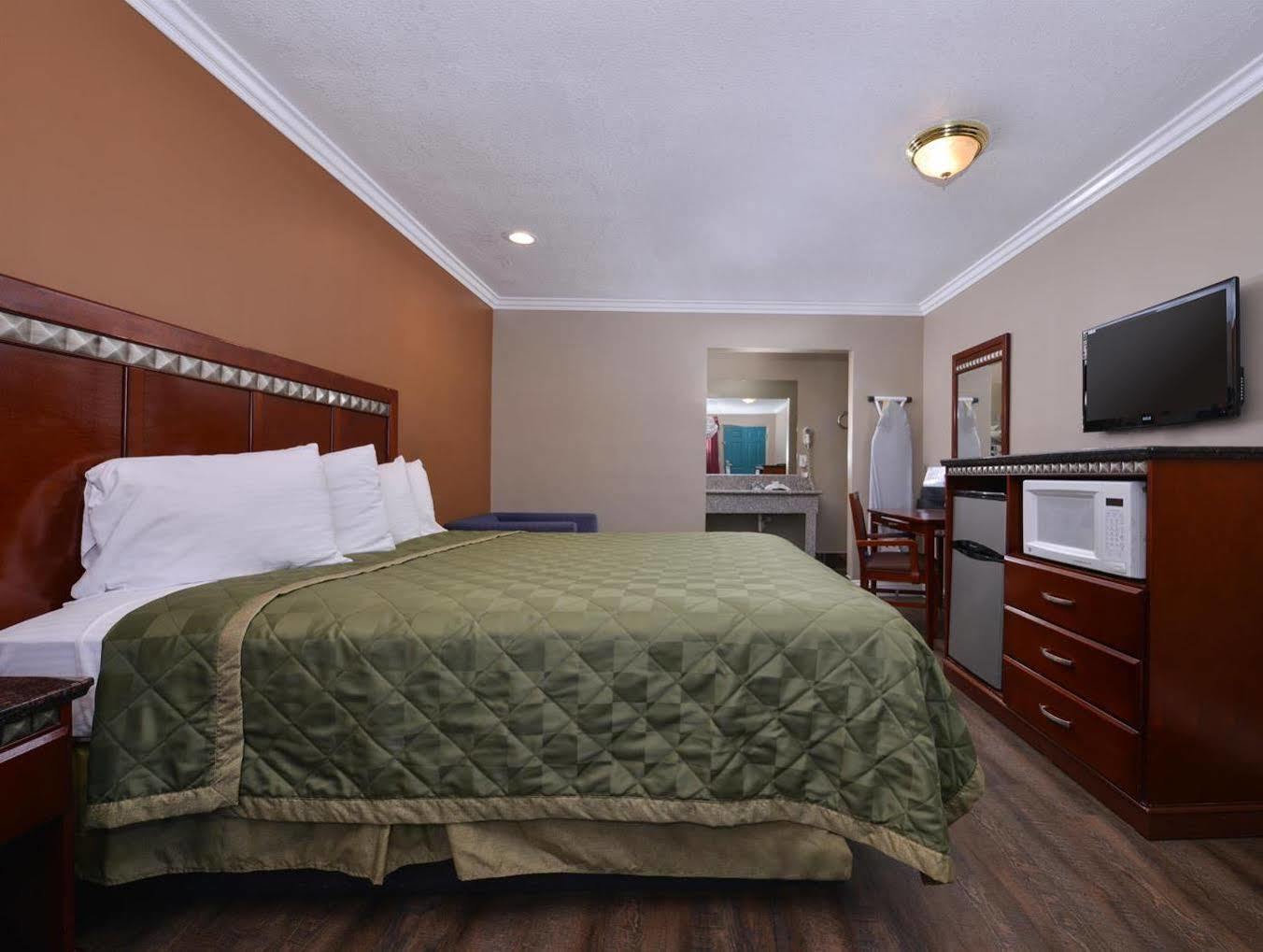 Americas Best Value Inn Corona Exterior photo