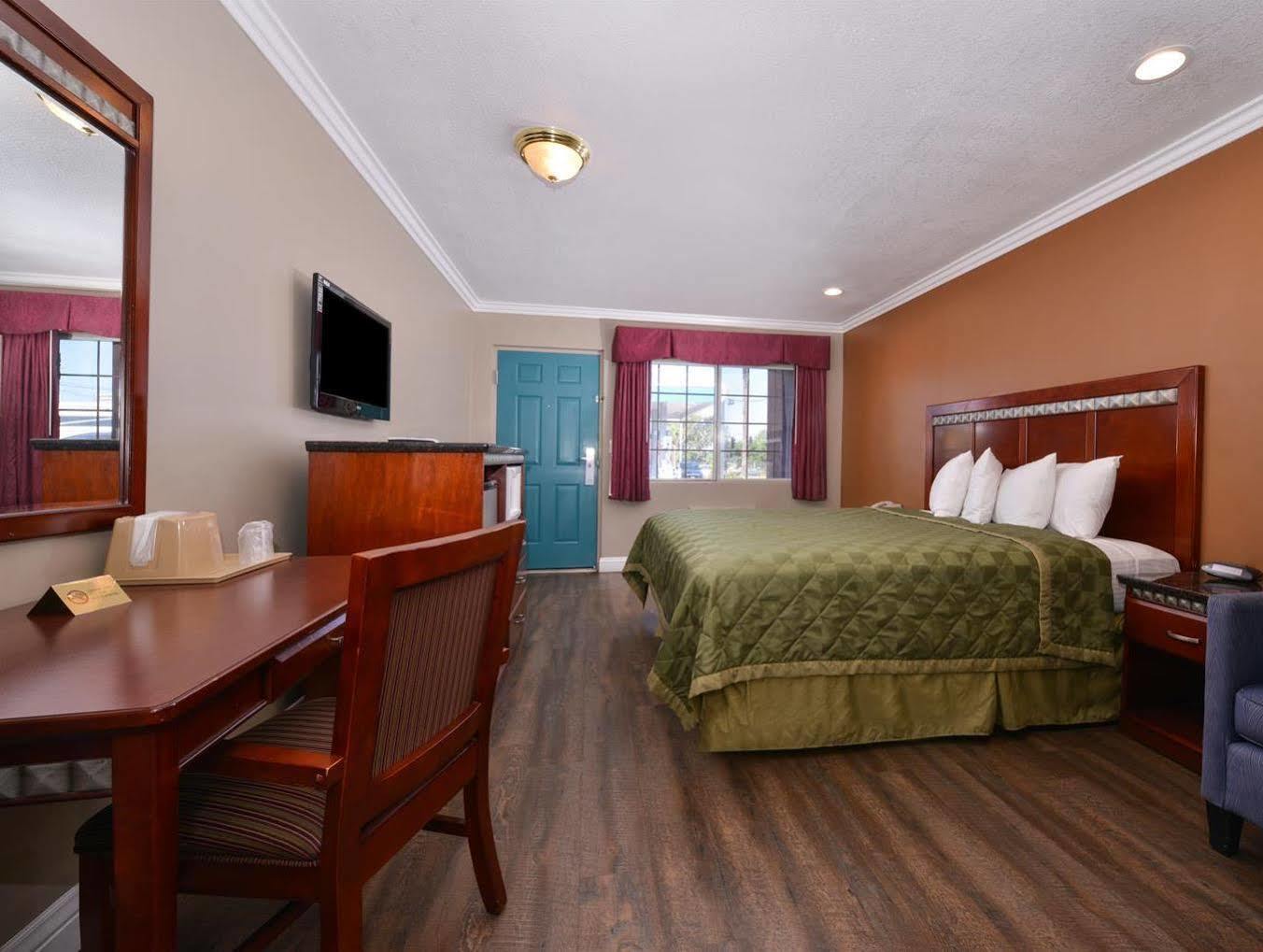 Americas Best Value Inn Corona Exterior photo